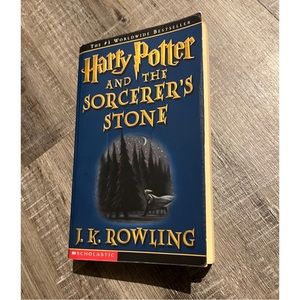 ‼️PRE-OWNED‼️Harry Potter Book 1 (paperback)